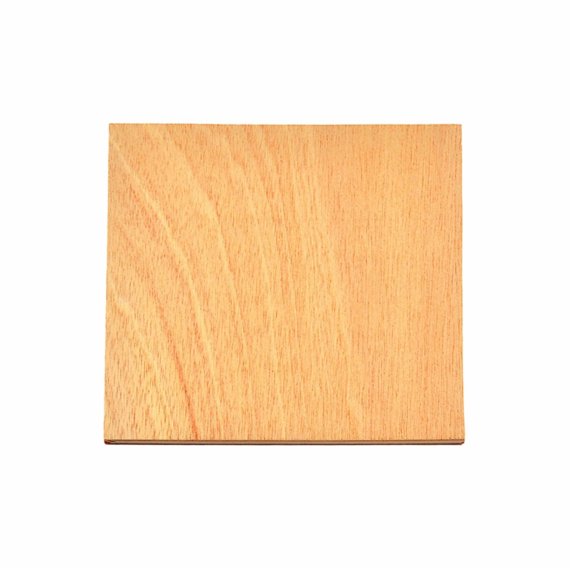 Drevené výrobky sú vyrobené z  dreva a preglejky a sú určené na ďalšiu dekoráciu. Povrch nie je lakovaný a je možné ho dekorovať  napríklad akryl