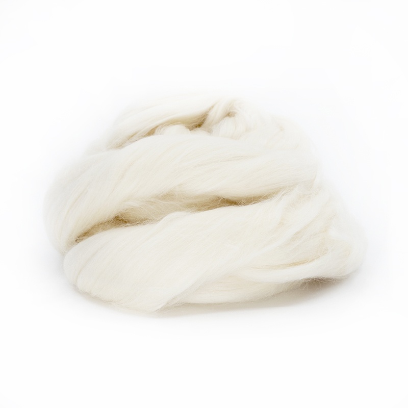 Bavlnené vlákno na plstenie z egyptských bavlníkov sa používa na plstenie postavičiek, tvorbu a výplň hračiek. Má stredne jemnú textúru.
Plstiť v