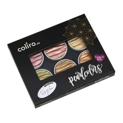 Perleťové farby Finetec / Coliro sú akvarelové farby rozpustné vo vode a dajú sa aplikovať pomocou štetca alebo kaligrafického pera.
Perleťové farby