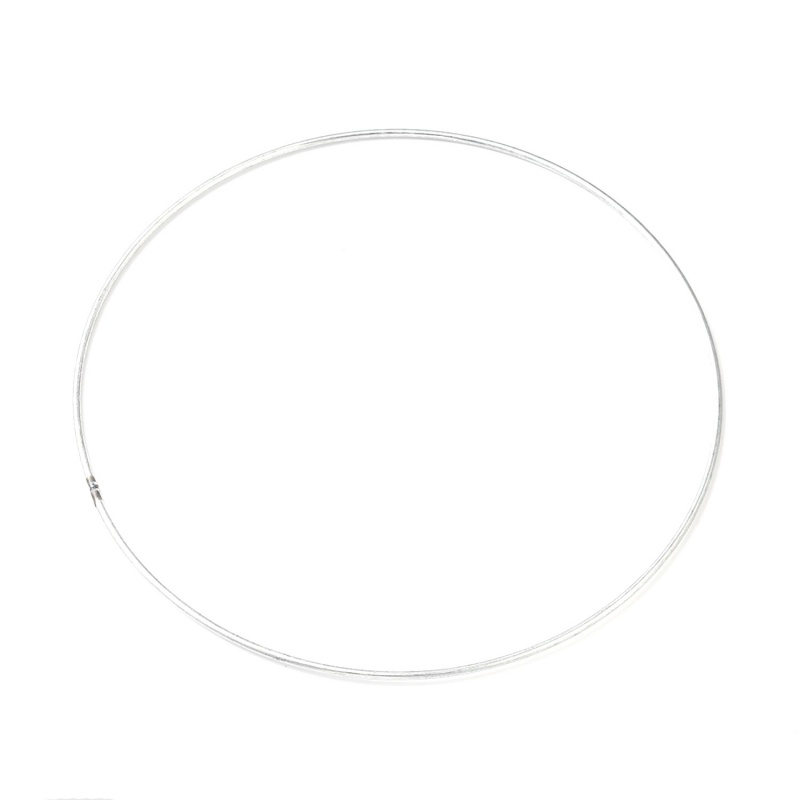 Kovový kruh na macramé sa používa ako základ pri tvorbe lapača snov alebo rôznych macramé dekorácií. Môžete ho pomaľovať, opliesť macramé špag�