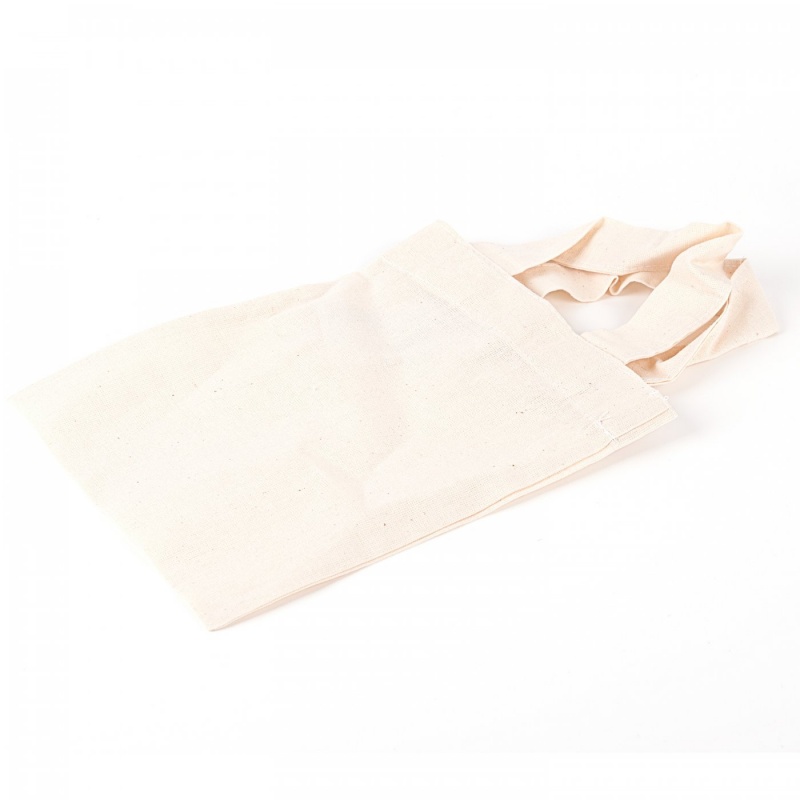 Nákupná taška je zhotovená zo 100% bavlny. Má prírodnú bledú béžovú farbu. Možno ju ďalej dekorovať farbami na textil, batikovaním, linorytom na 