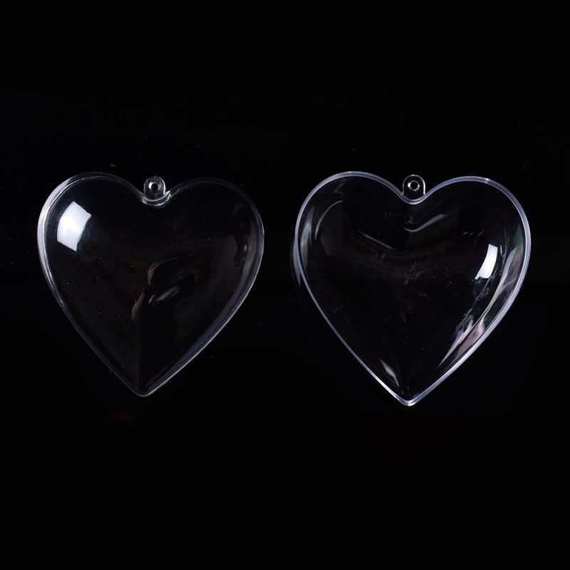 Plastové srdce otváracie je zložené z dvoch polovíc a vyrobené z transparentného plastu. Navrchu je očko na zavesenie. Určite srdce skvelo využijete p