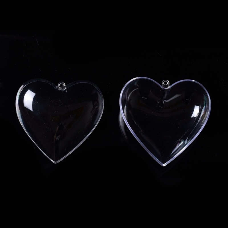 Plastové srdce otváracie je zložené z dvoch polovíc a vyrobené z transparentného plastu. Navrchu je očko na zavesenie. Určite srdce skvelo využijete p