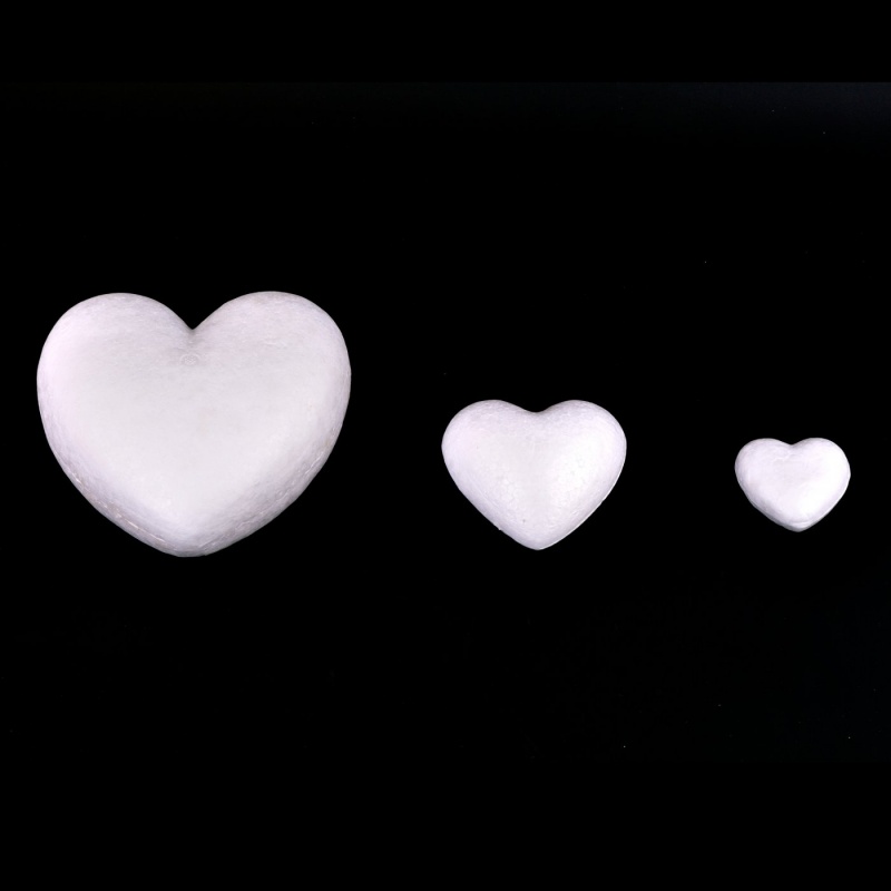 Polystyrénové srdce je polystyrénový polotovar, ktorý sa používa ako základ pre valentínske, jesenné, vianočné, detské dekorácie. Polystyrén je v