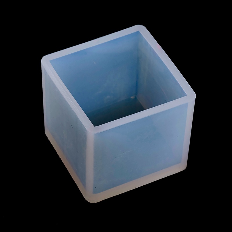 Silikónová forma v tvare kocky je veľmi ohybná a môžete ju použiť na odlievanie rôznych hmôt, krištáľovej živice, mydiel, mydlových hmôt, voľne