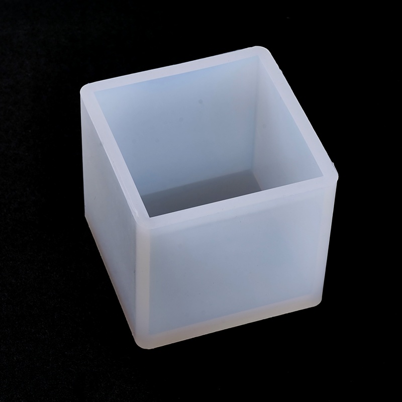 Silikónová forma v tvare kocky je veľmi ohybná a môžete ju použiť na odlievanie rôznych hmôt, krištáľovej živice, mydiel, mydlových hmôt, voľne