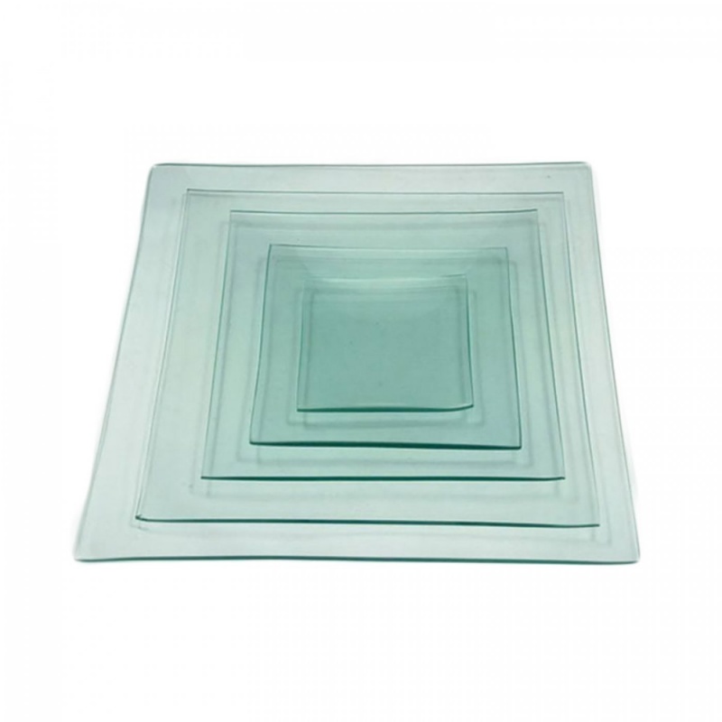 Sklenená tanier v tvare štvorca je určený ja dekorovanie farbami na sklo a imitáciu vitráže. Tanier je možné namaľovať farbami na sklo podľa ľubovo